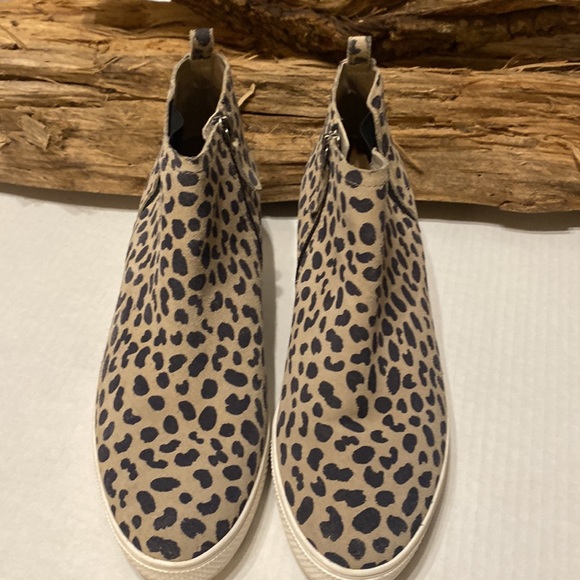 Caslon| Cnaidy Lea Leopard Print Hidden-Wedge Chelsea Zip  Boot | Women Size: 9M - Picture 3 of 9